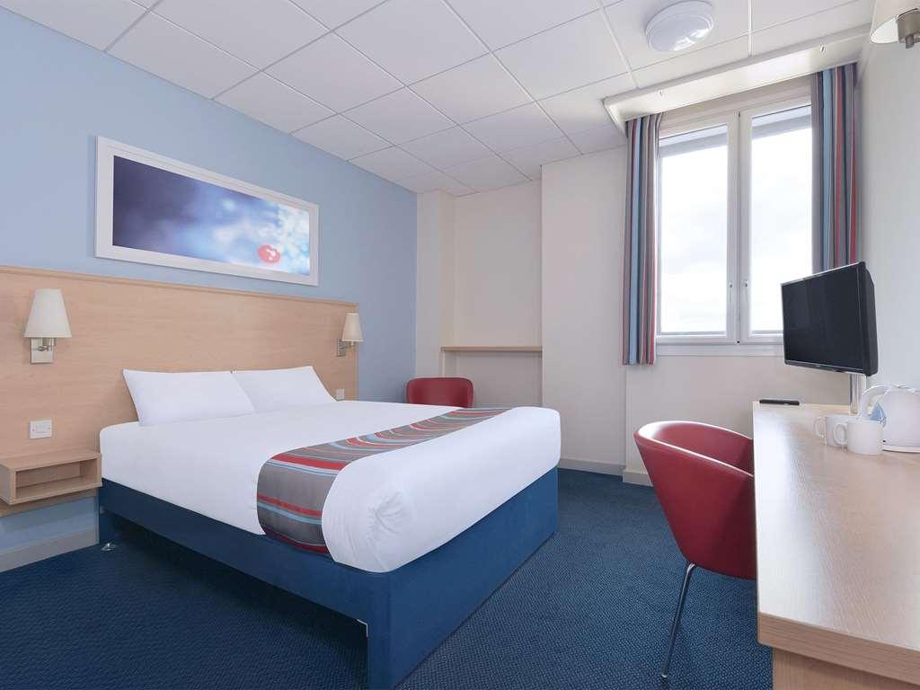 Travelodge Liverpool Docks Room photo