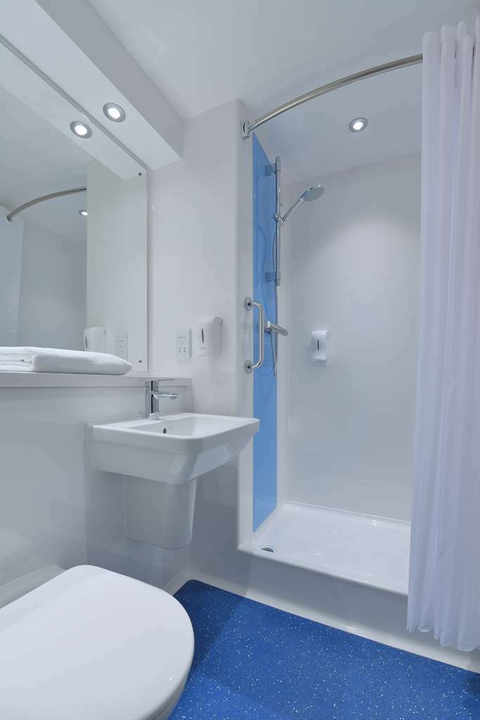 Travelodge Liverpool Docks Room photo